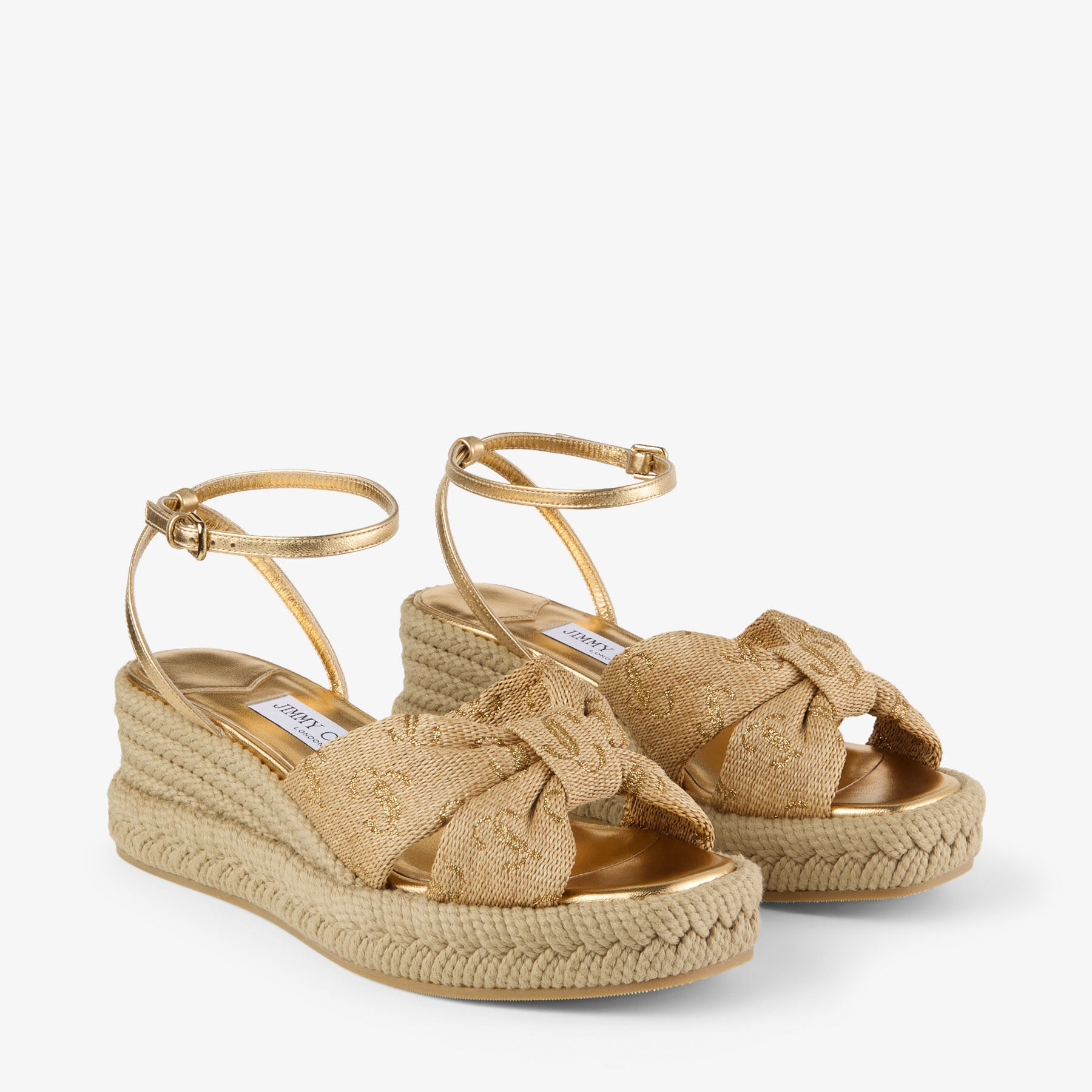 【Jimmy Choo】Aella Wedge 60 ラフィア ウェッジ サンダル Aella Wedge 60 | Gold Raffia Wedge Sandals | JIMMY CHOO